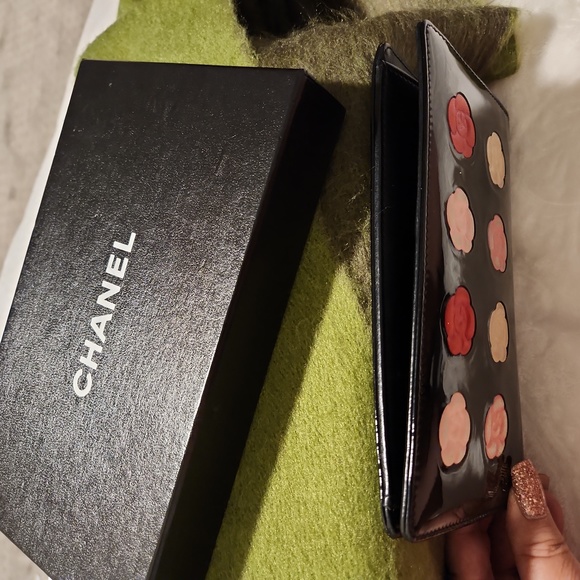 CHANEL CAMILIA FLOWER WALLET *****SALE****** - Picture 13 of 16